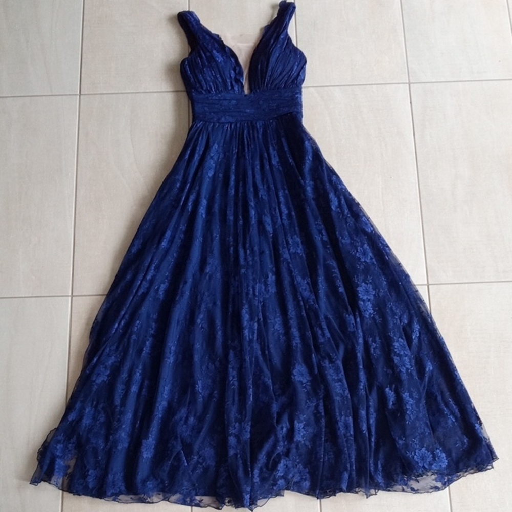 Elegant Navy Blue Lace Evening Gown